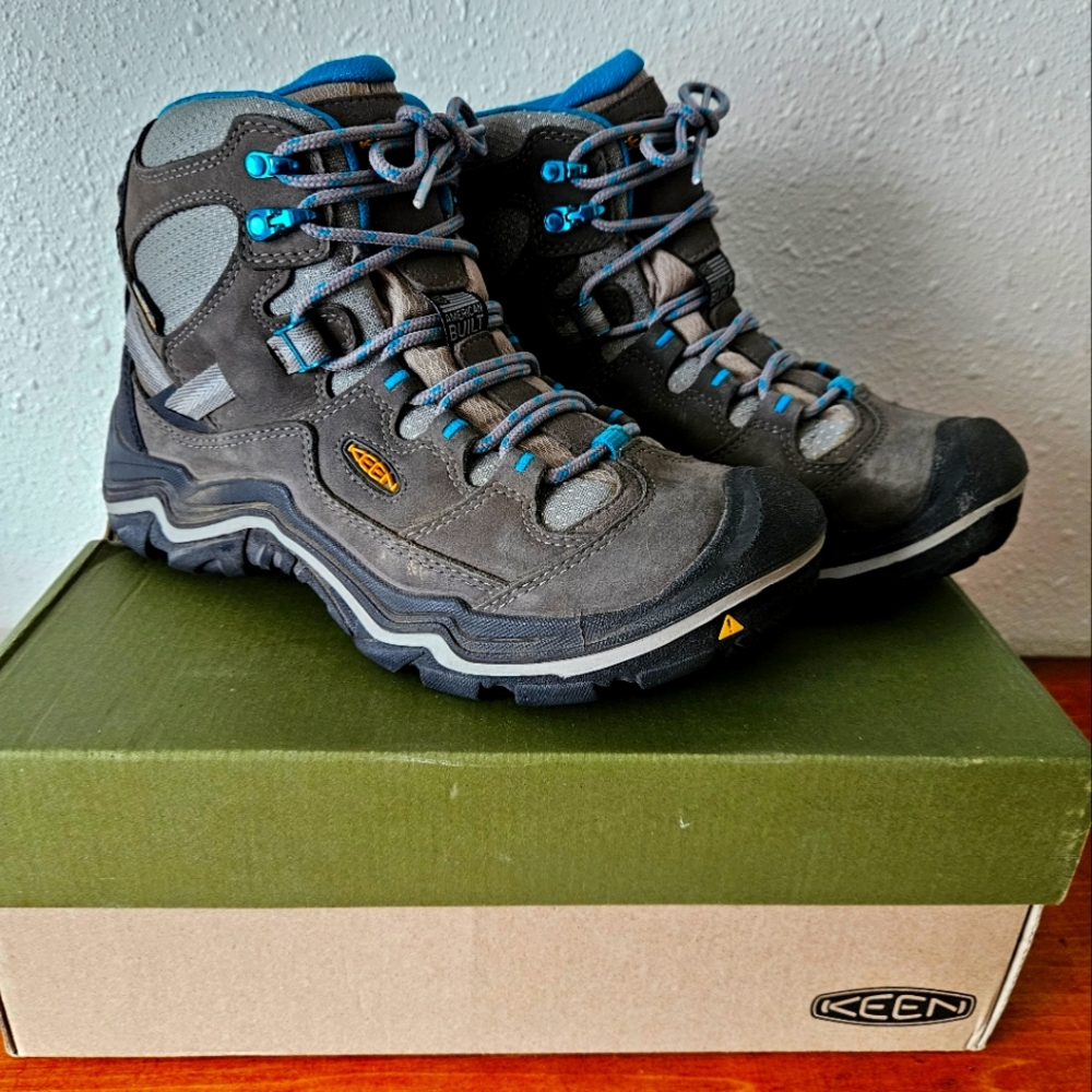 NEW IN BOX Keen Durand Mid Waterproof Hiking Boot